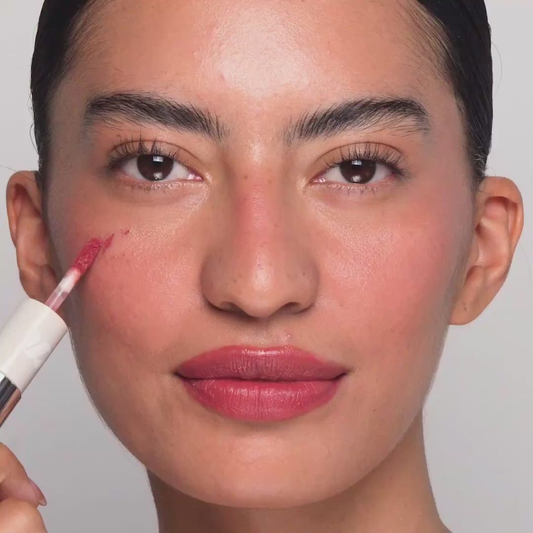 Video of model using Duo Telenoleva Tint Shade florencia