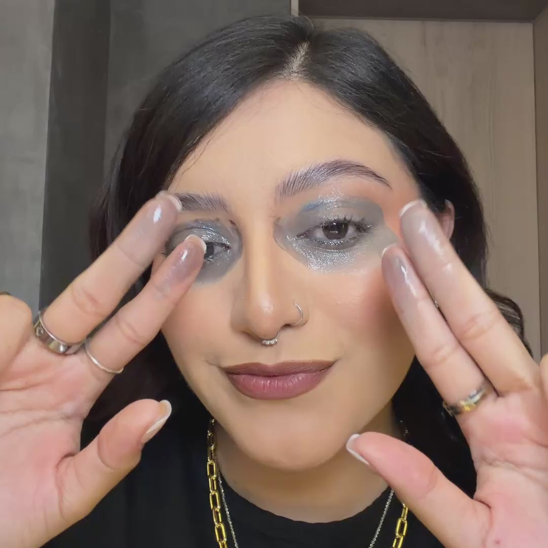 Video model using Lavadero makeup remover